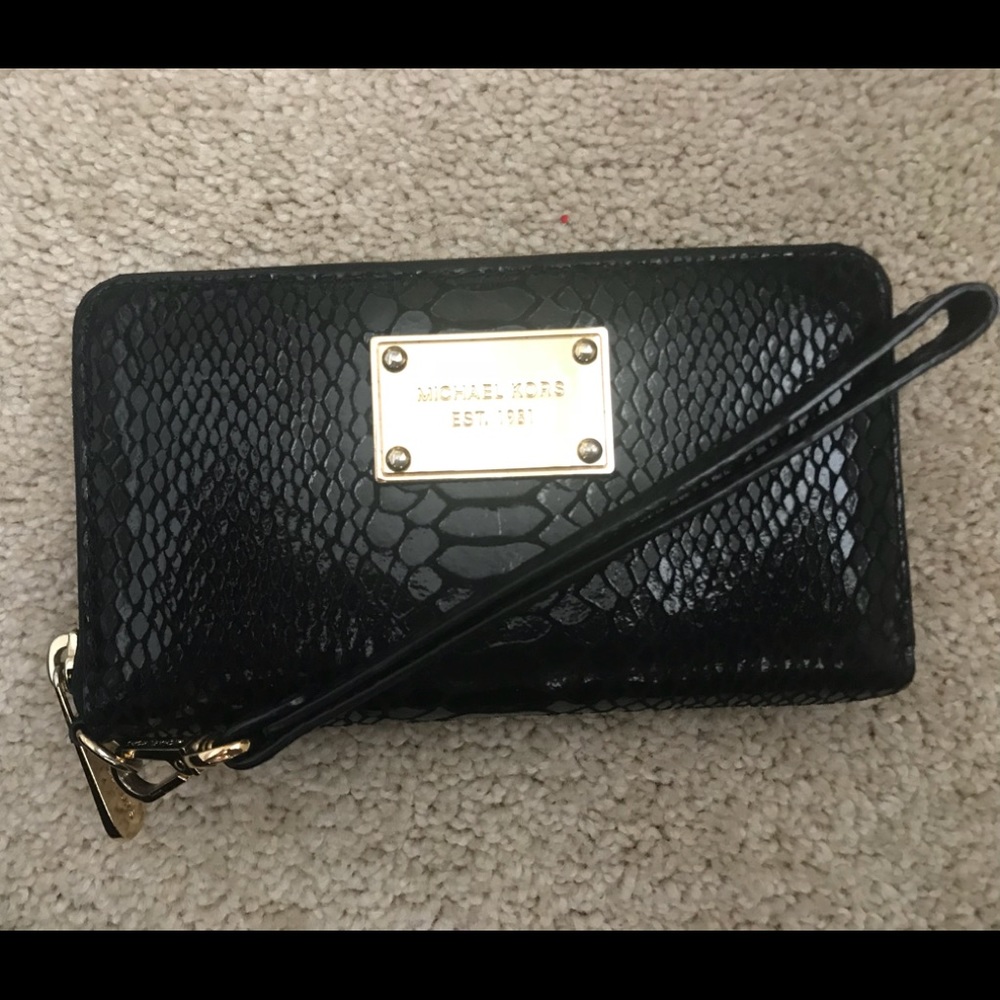 Michael Kors Wallet Style Wristlet